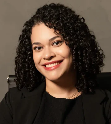 Dra. Cássia Guimarães, da equipe Ferreira e Prado